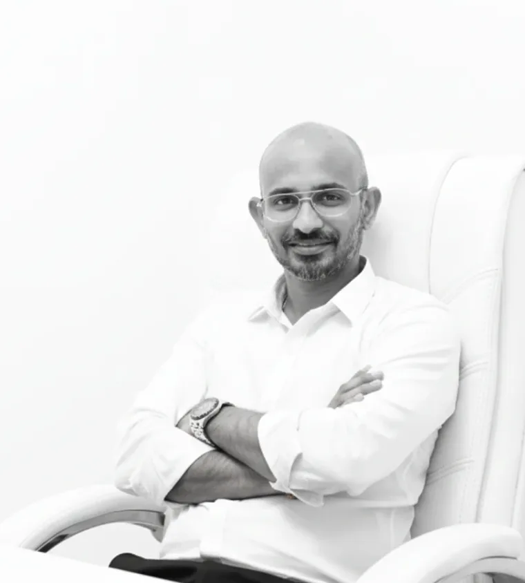 Zammy Zaif working with a client